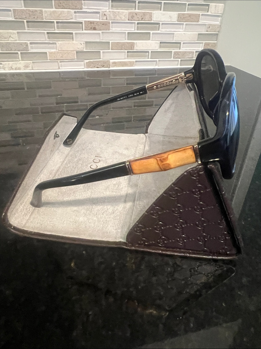 Gucci Black Oversized Women's Sunglasses - Picture 2 of 6